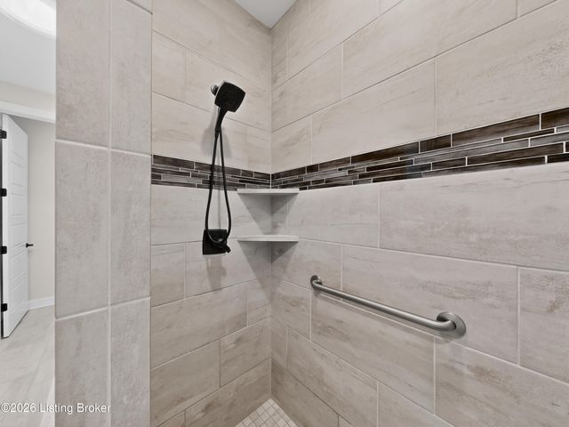 1809 Dressage Cir, Louisville, KY 40245