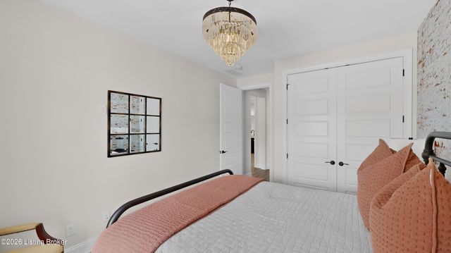 1809 Dressage Cir, Louisville, KY 40245