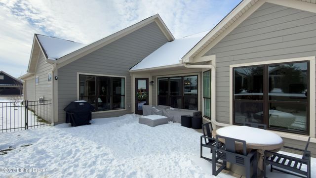 1809 Dressage Cir, Louisville, KY 40245