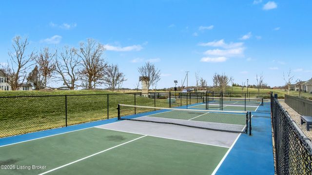 1809 Dressage Cir, Louisville, KY 40245