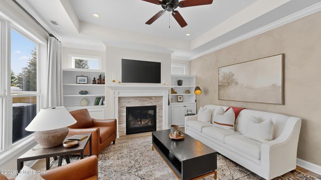 1809 Dressage Cir, Louisville, KY 40245