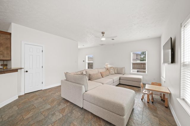 6101 Fox Ridge Drive, Angleton, TX 77515