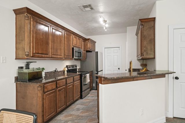 6101 Fox Ridge Drive, Angleton, TX 77515
