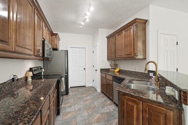 6101 Fox Ridge Drive, Angleton, TX 77515