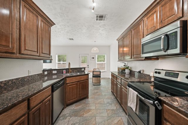 6101 Fox Ridge Drive, Angleton, TX 77515