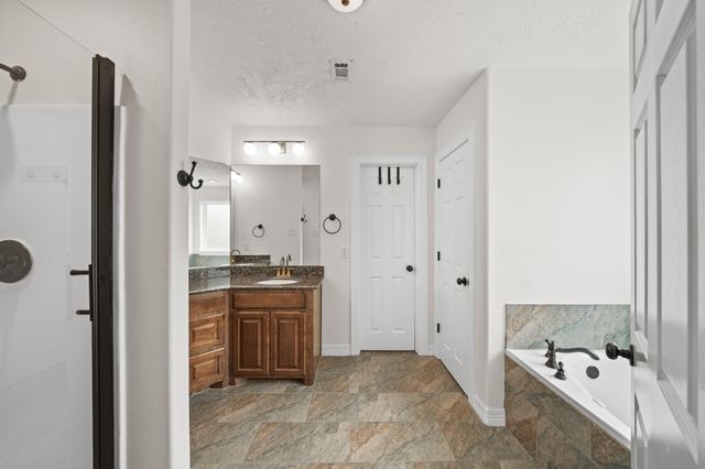 6101 Fox Ridge Drive, Angleton, TX 77515