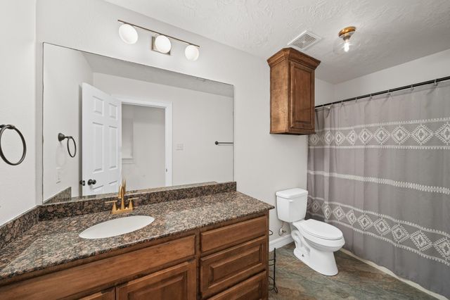 6101 Fox Ridge Drive, Angleton, TX 77515
