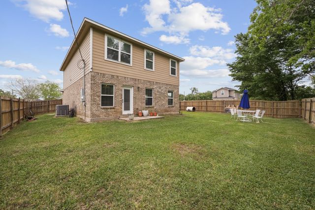 6101 Fox Ridge Drive, Angleton, TX 77515