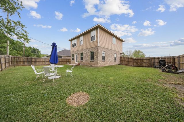 6101 Fox Ridge Drive, Angleton, TX 77515