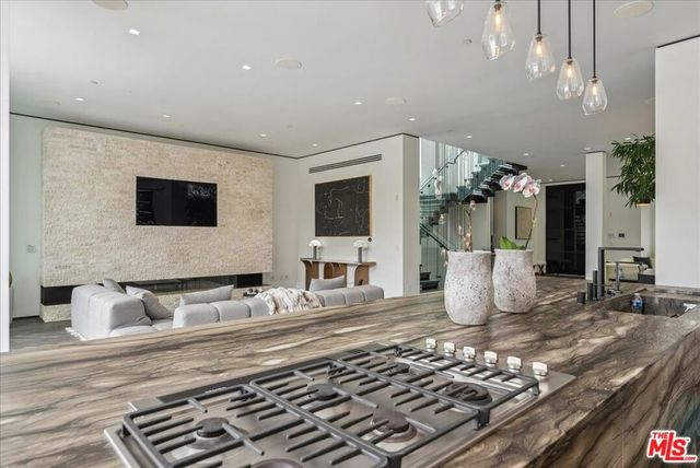 213 S La Peer Drive, Beverly Hills, CA 90211