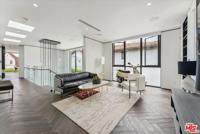 213 S La Peer Drive, Beverly Hills, CA 90211