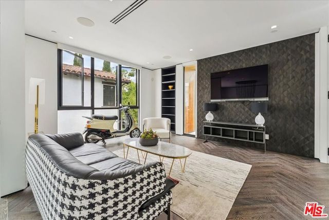 213 S La Peer Drive, Beverly Hills, CA 90211