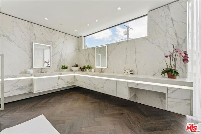 213 S La Peer Drive, Beverly Hills, CA 90211