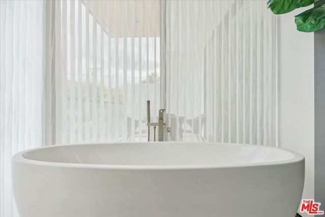 213 S La Peer Drive, Beverly Hills, CA 90211