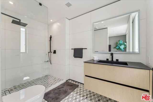 213 S La Peer Drive, Beverly Hills, CA 90211