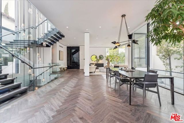 213 S La Peer Drive, Beverly Hills, CA 90211