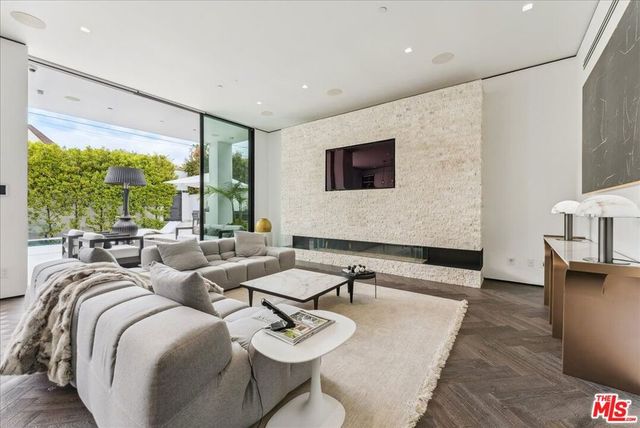 213 S La Peer Drive, Beverly Hills, CA 90211