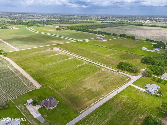 3911 Chemin Belle Terre Drive, Maurice, LA 70555