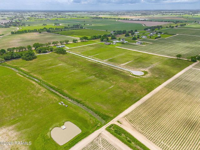3911 Chemin Belle Terre Drive, Maurice, LA 70555