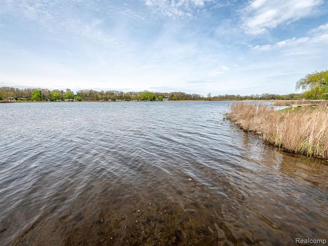 557 Alfred Street, Brooklyn, MI 49230