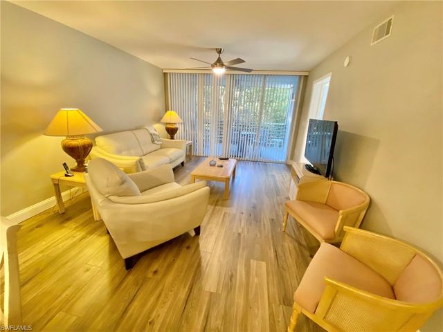 290 Naples Cove DR 2205, Naples, FL 34110