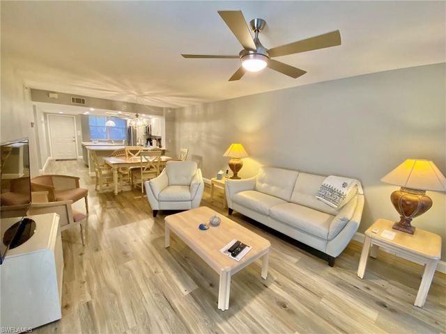 290 Naples Cove DR 2205, Naples, FL 34110