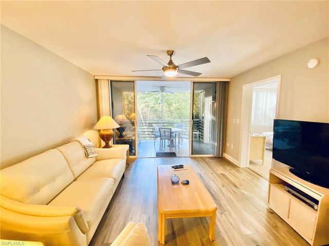 290 Naples Cove DR 2205, Naples, FL 34110