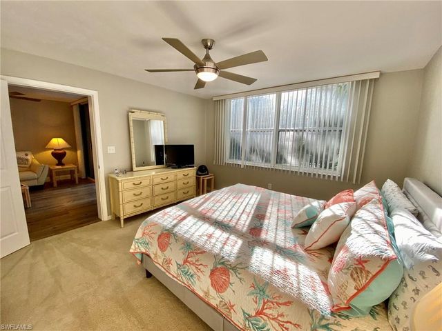 290 Naples Cove DR 2205, Naples, FL 34110