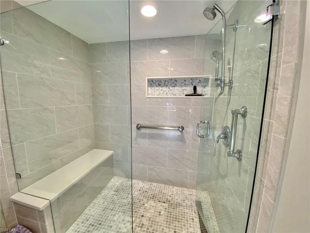 290 Naples Cove DR 2205, Naples, FL 34110