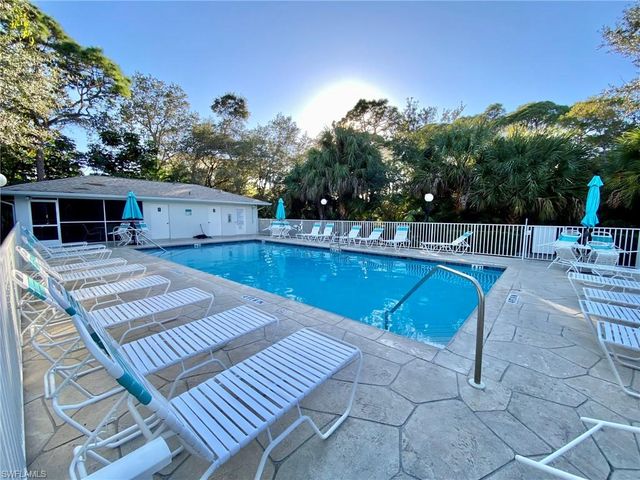 290 Naples Cove DR 2205, Naples, FL 34110