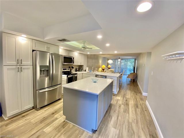 290 Naples Cove DR 2205, Naples, FL 34110