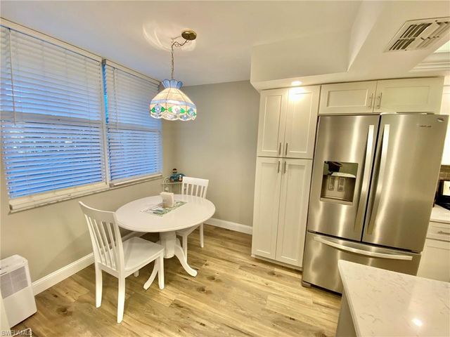 290 Naples Cove DR 2205, Naples, FL 34110