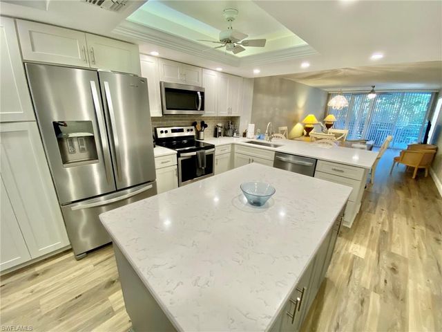 290 Naples Cove DR 2205, Naples, FL 34110