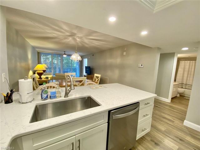 290 Naples Cove DR 2205, Naples, FL 34110