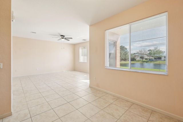 2584 SW Stockbridge Sq Square SW, Vero Beach, FL 32962
