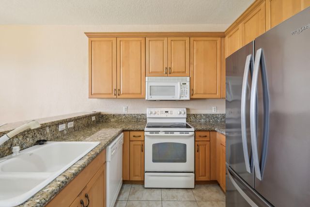 2584 SW Stockbridge Sq Square SW, Vero Beach, FL 32962
