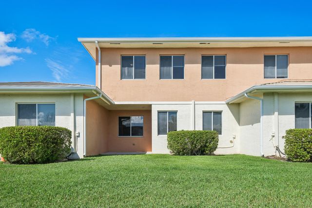 2584 SW Stockbridge Sq Square SW, Vero Beach, FL 32962