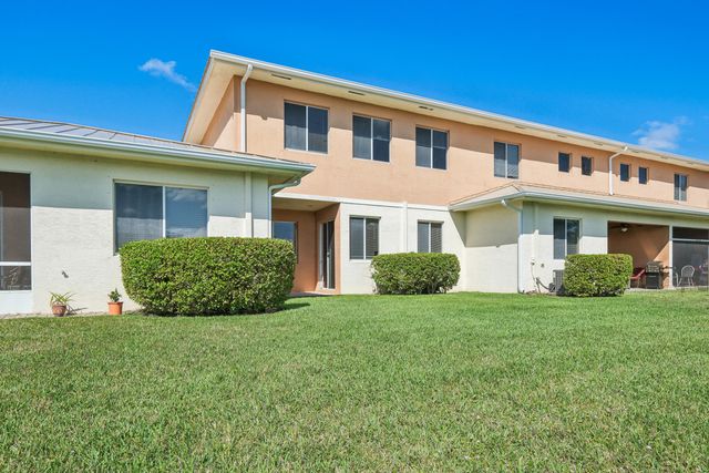 2584 SW Stockbridge Sq Square SW, Vero Beach, FL 32962