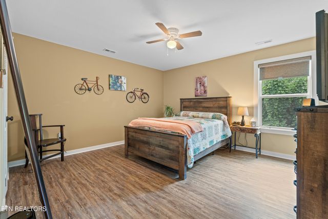 105 Wealdwood Drive, Clinton, TN 37716