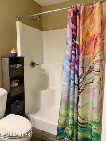 105 Wealdwood Drive, Clinton, TN 37716