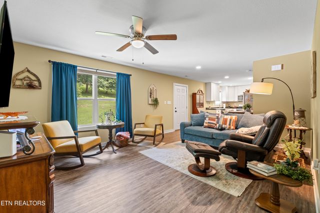 105 Wealdwood Drive, Clinton, TN 37716
