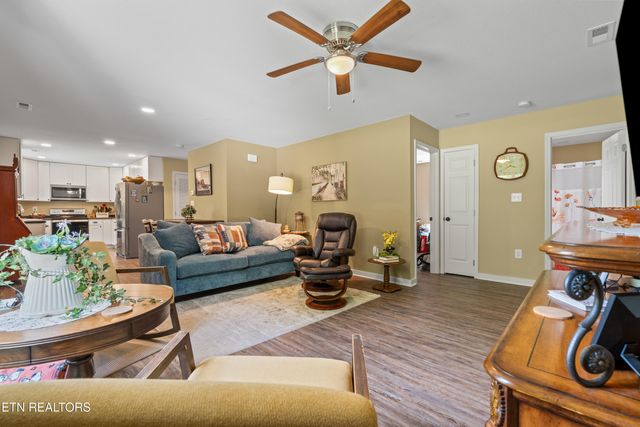 105 Wealdwood Drive, Clinton, TN 37716