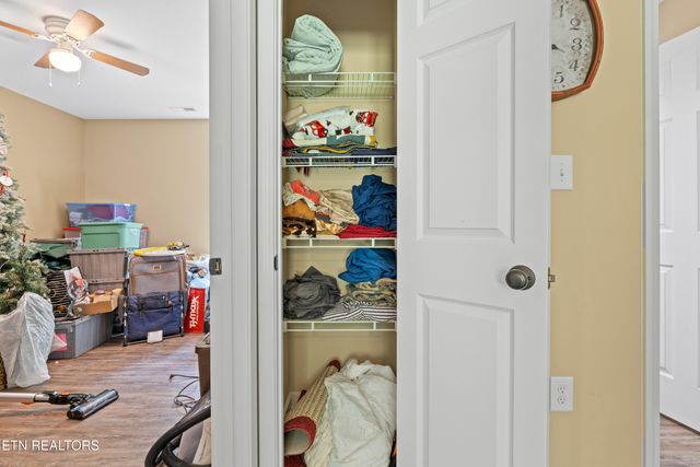 105 Wealdwood Drive, Clinton, TN 37716