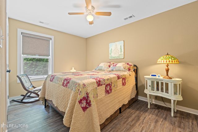105 Wealdwood Drive, Clinton, TN 37716