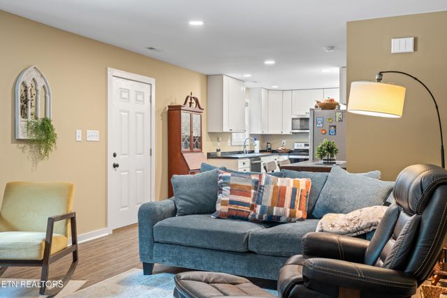 105 Wealdwood Drive, Clinton, TN 37716