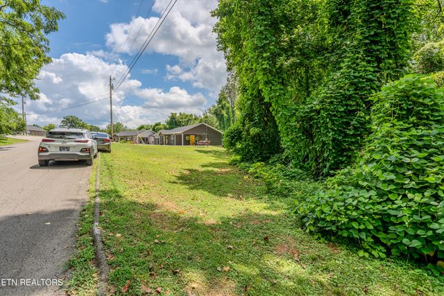 105 Wealdwood Drive, Clinton, TN 37716