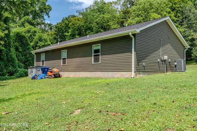 105 Wealdwood Drive, Clinton, TN 37716