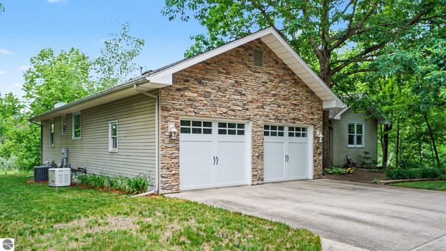 1560 Bruder Drive, Mt Pleasant, MI 48858