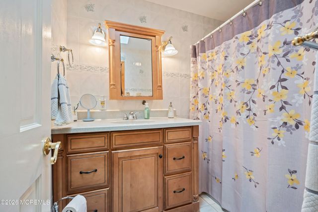 282 Parkview Terrace, Lincroft, NJ 07738