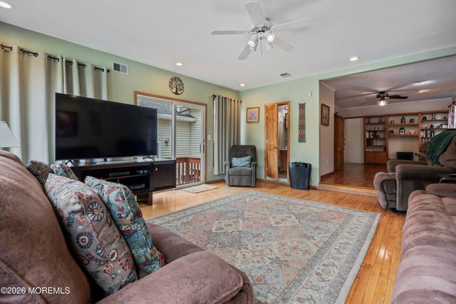 282 Parkview Terrace, Lincroft, NJ 07738
